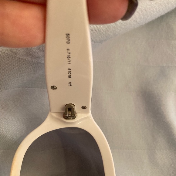 Chanel white logo sunglasses - Picture 5 of 7